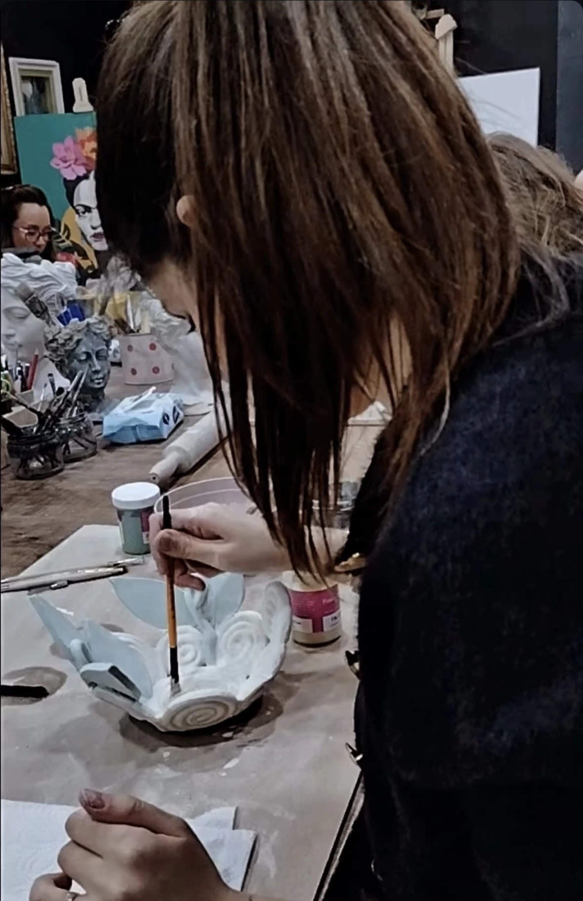Ecem Kilic practising ceramics